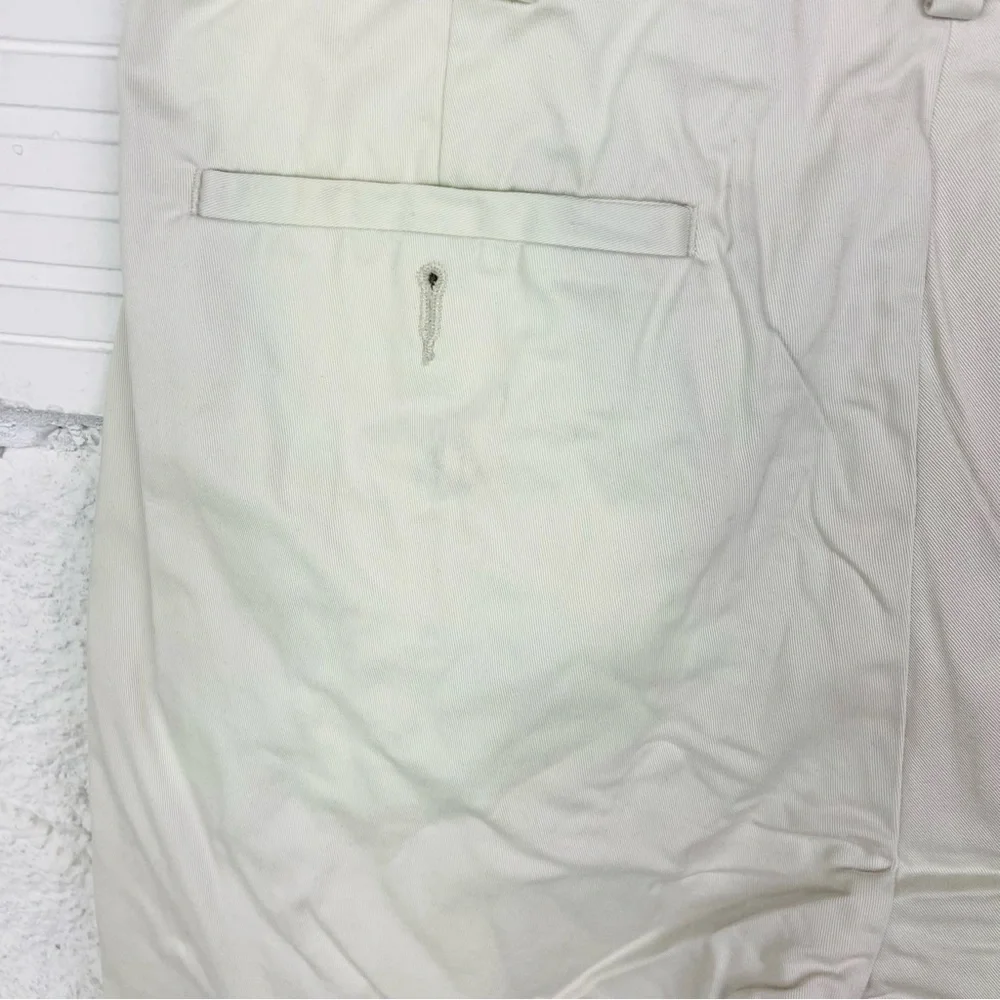 Haggar Men's cream cotton Flat Front Shorts size 34
